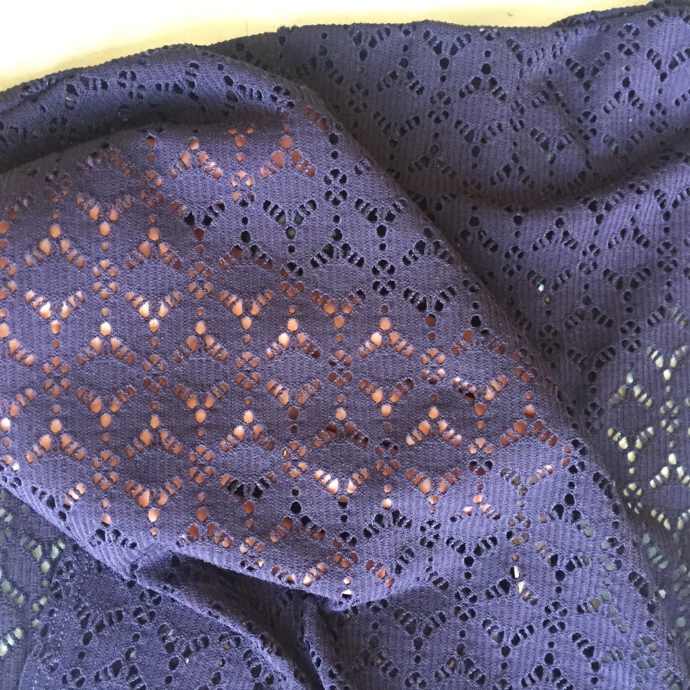 SOLD! Abercrombie & Fitch laser cut crop top, worn once! - Picture 3 of 5